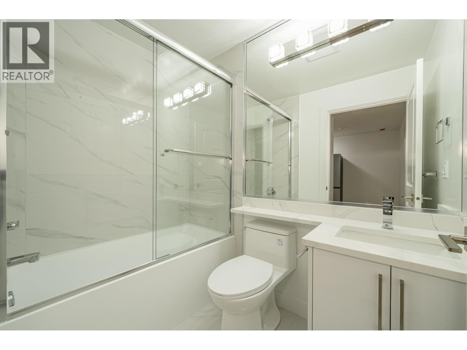 Listing Picture 16 of 27 : 2172 E 46TH AVENUE, Vancouver / 溫哥華 - 魯藝地產 Yvonne Lu Group - MLS Medallion Club Member