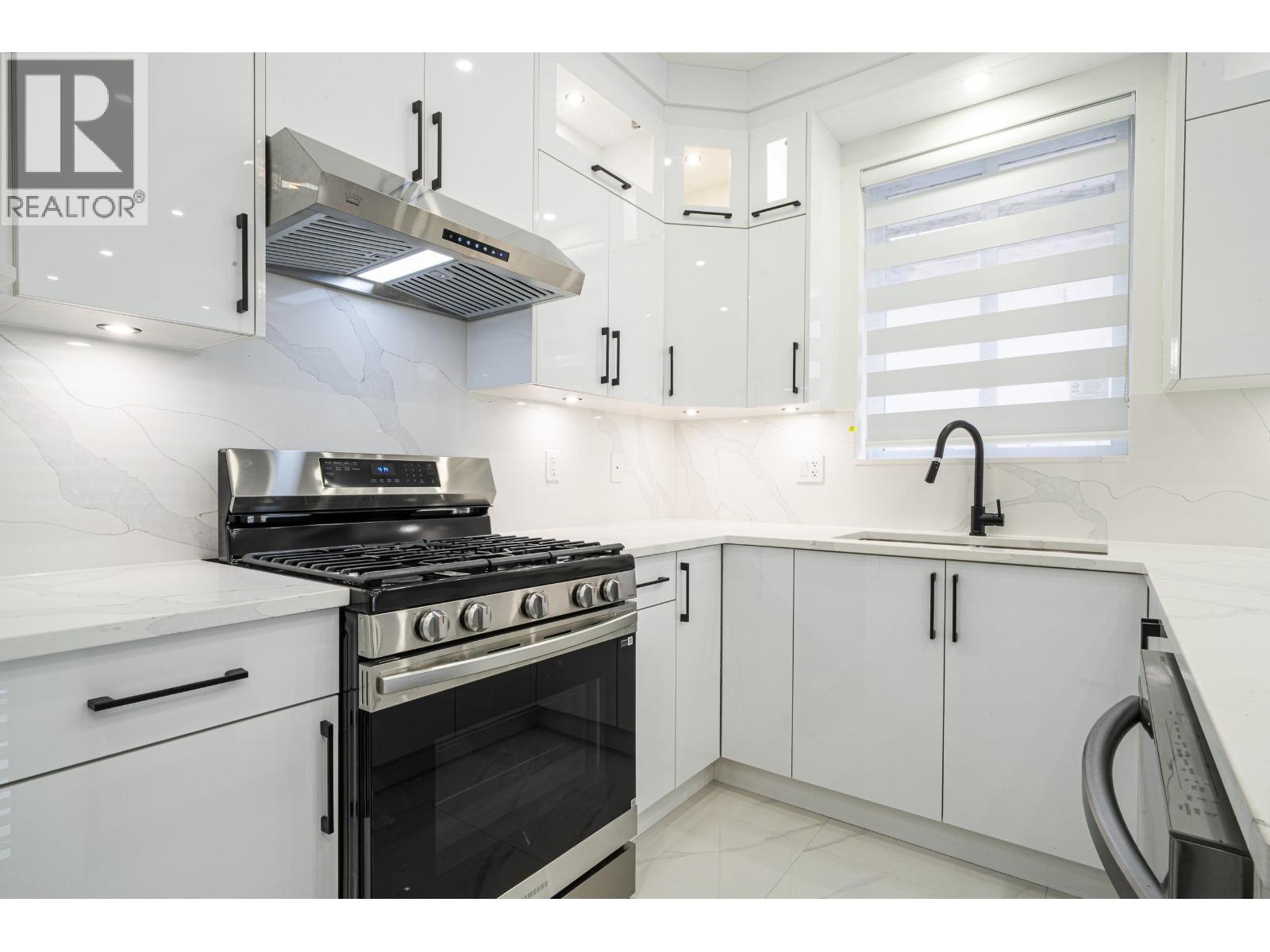 Listing Picture 22 of 27 : 2172 E 46TH AVENUE, Vancouver / 溫哥華 - 魯藝地產 Yvonne Lu Group - MLS Medallion Club Member