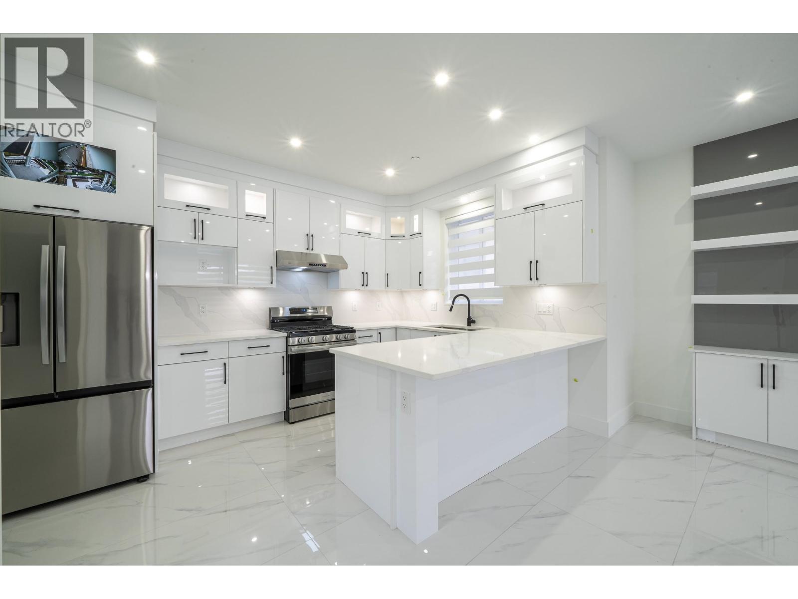Listing Picture 6 of 27 : 2172 E 46TH AVENUE, Vancouver / 溫哥華 - 魯藝地產 Yvonne Lu Group - MLS Medallion Club Member