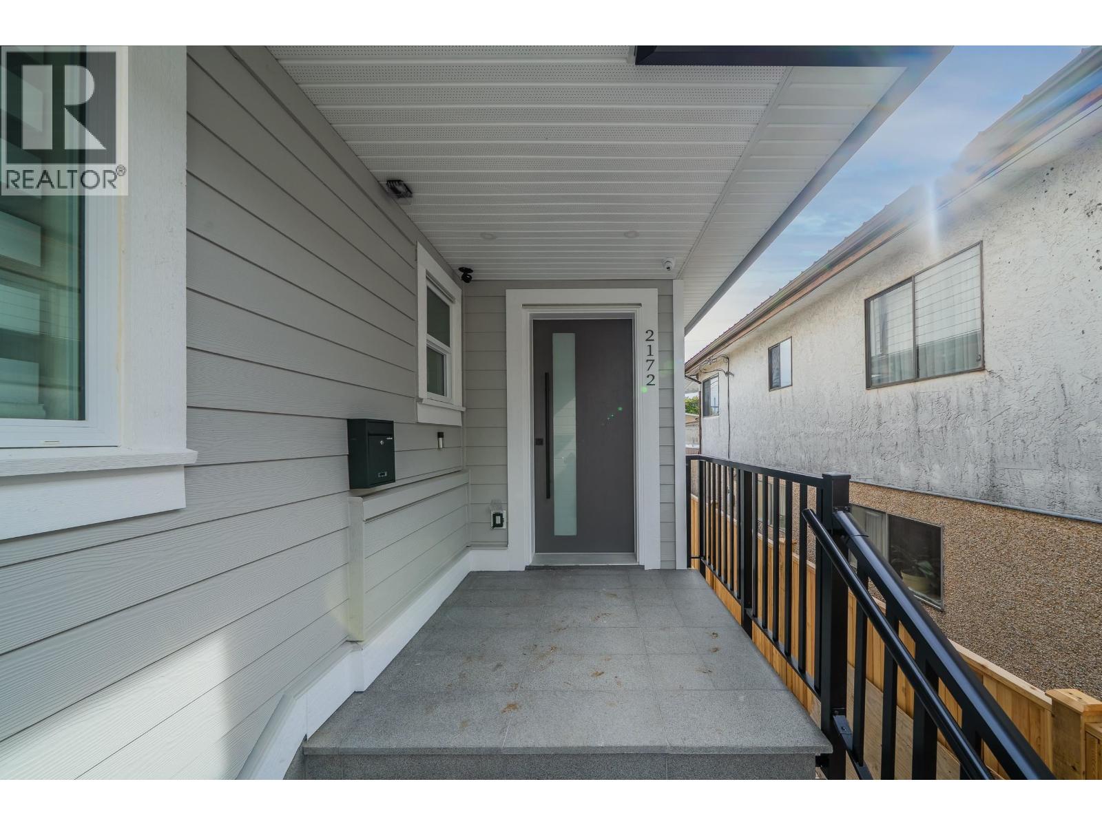 Listing Picture 19 of 27 : 2172 E 46TH AVENUE, Vancouver / 溫哥華 - 魯藝地產 Yvonne Lu Group - MLS Medallion Club Member