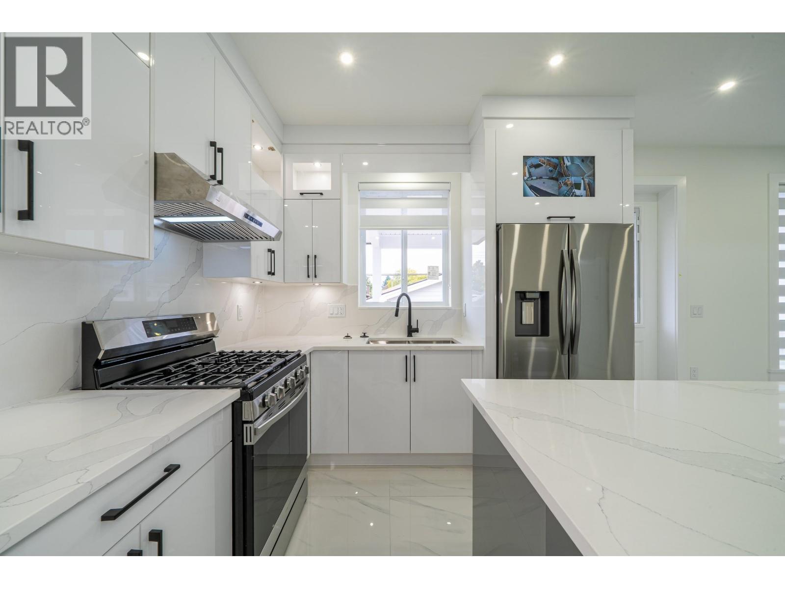 Listing Picture 7 of 27 : 2172 E 46TH AVENUE, Vancouver / 溫哥華 - 魯藝地產 Yvonne Lu Group - MLS Medallion Club Member