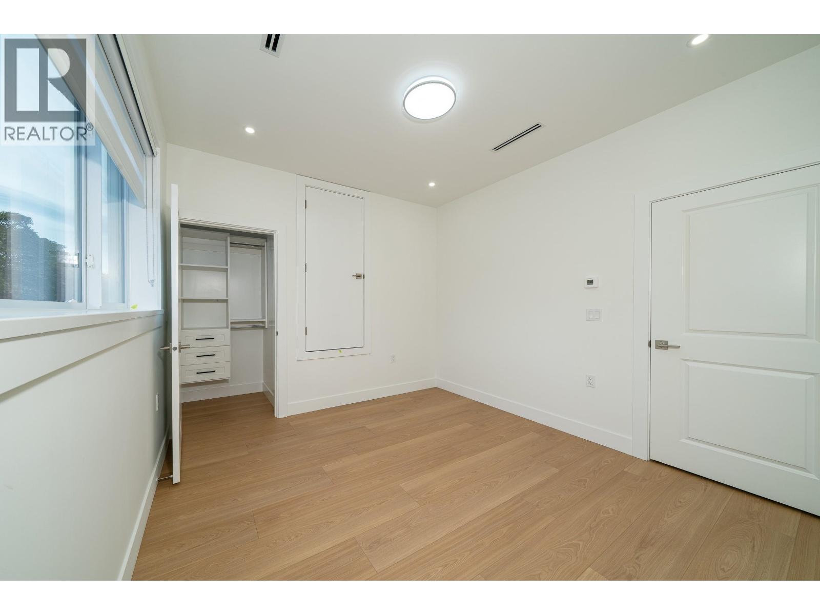Listing Picture 15 of 27 : 2172 E 46TH AVENUE, Vancouver / 溫哥華 - 魯藝地產 Yvonne Lu Group - MLS Medallion Club Member