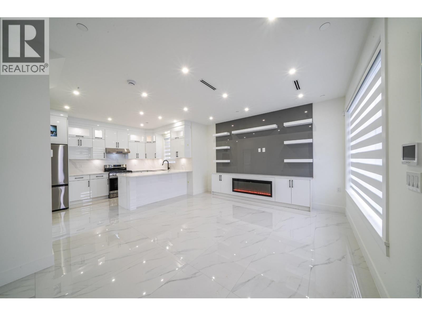Listing Picture 3 of 27 : 2172 E 46TH AVENUE, Vancouver / 溫哥華 - 魯藝地產 Yvonne Lu Group - MLS Medallion Club Member