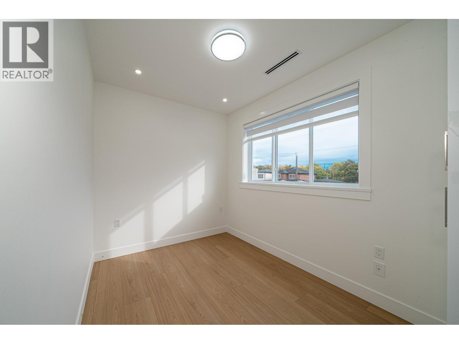 Listing Picture 11 of 27 : 2172 E 46TH AVENUE, Vancouver / 溫哥華 - 魯藝地產 Yvonne Lu Group - MLS Medallion Club Member
