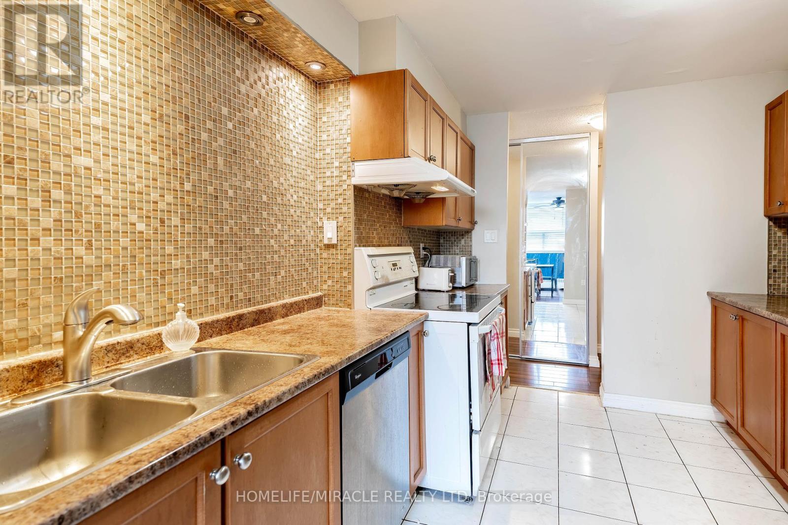 404 - 2645 Kipling Avenue, Toronto (Mount Olive-Silverstone-Jamestown), Ontario  M9V 3S6 - Photo 11 - W12441374