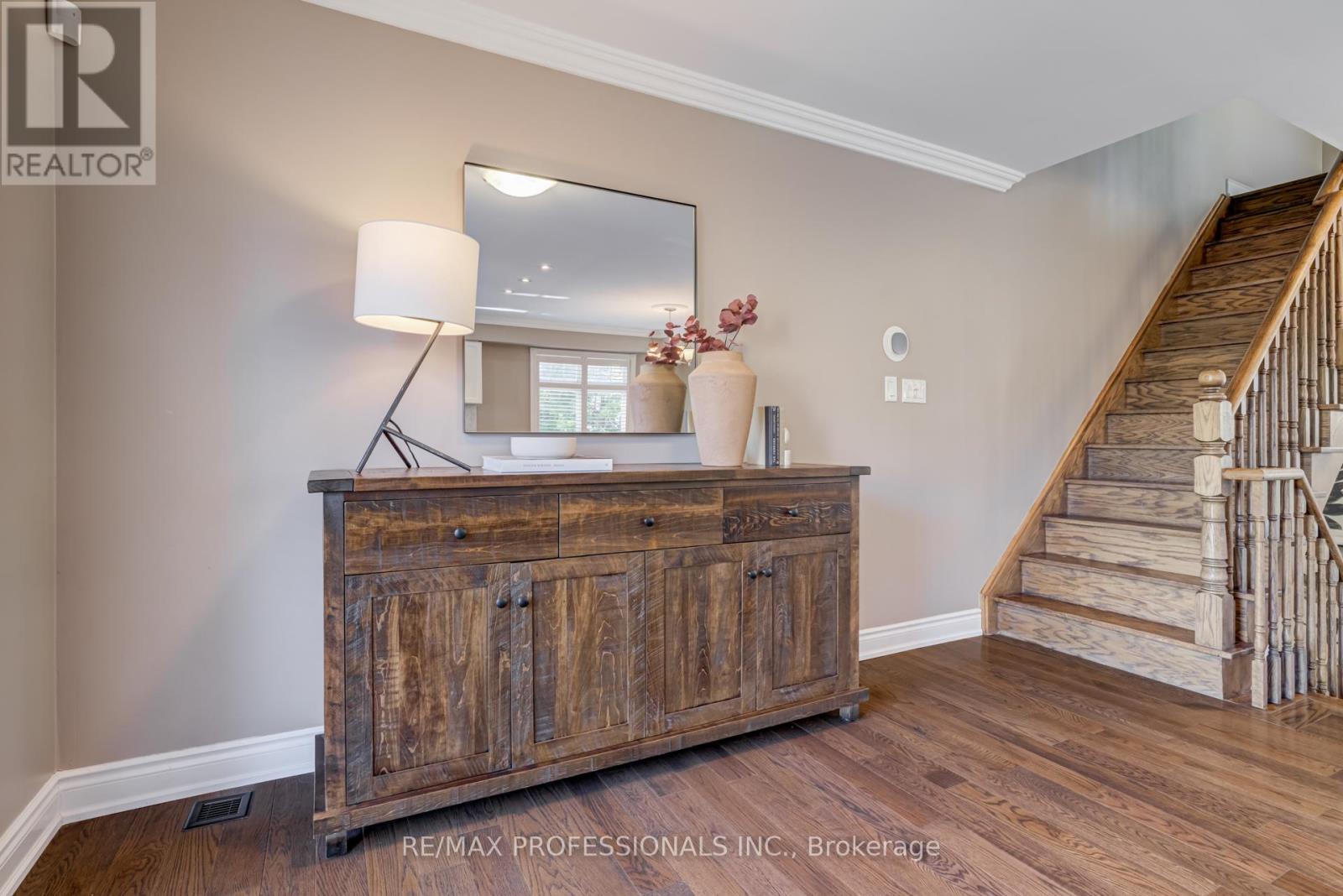 2264 Lake Shore Boulevard W, Toronto, Ontario  M8V 1A9 - Photo 11 - W12441405