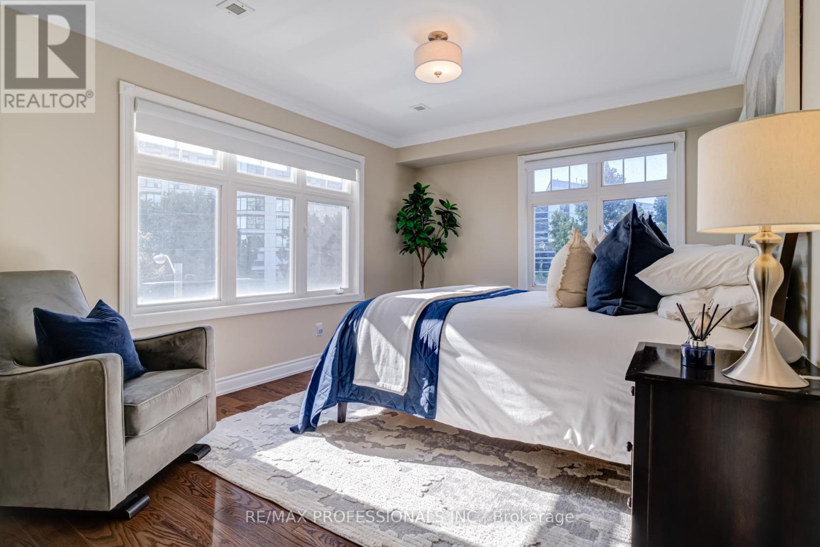 2264 Lake Shore Boulevard W, Toronto, Ontario  M8V 1A9 - Photo 12 - W12441405