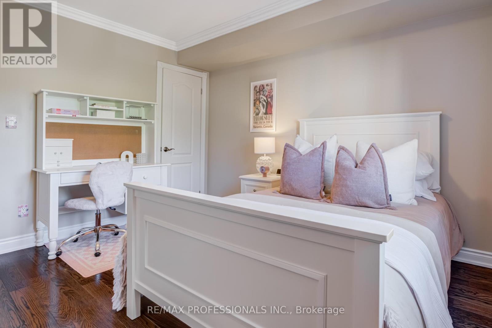 2264 Lake Shore Boulevard W, Toronto, Ontario  M8V 1A9 - Photo 15 - W12441405