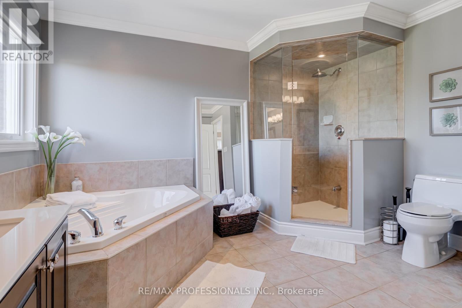 2264 Lake Shore Boulevard W, Toronto, Ontario  M8V 1A9 - Photo 24 - W12441405