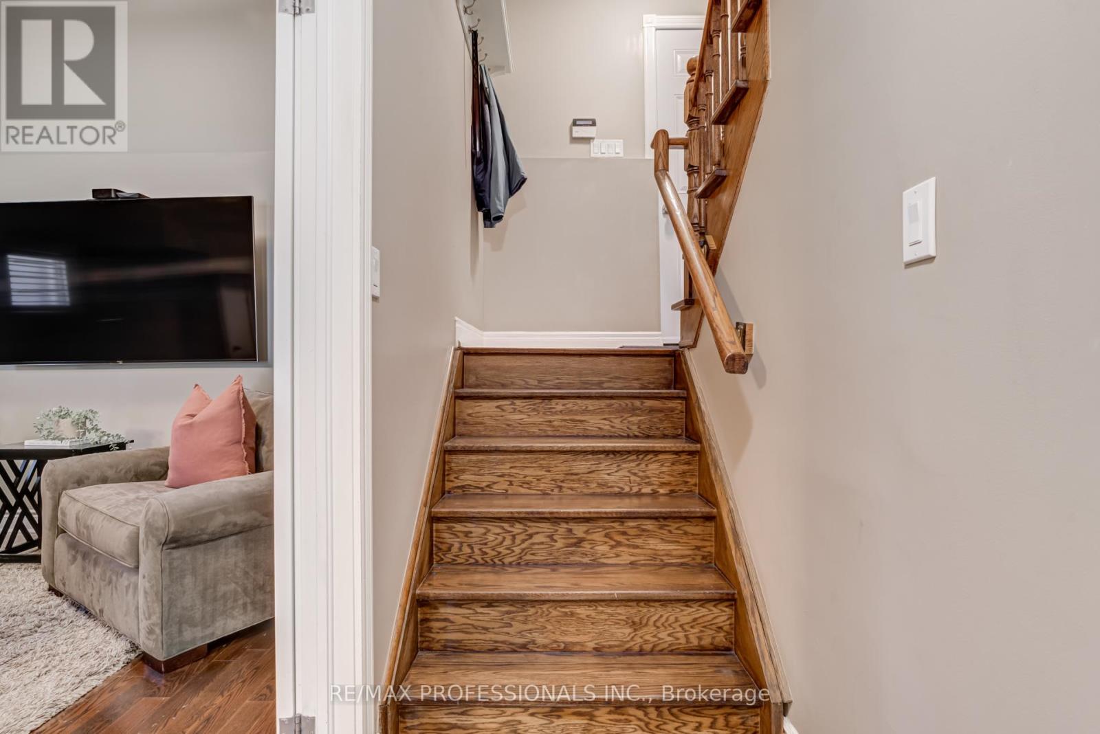 2264 Lake Shore Boulevard W, Toronto, Ontario  M8V 1A9 - Photo 26 - W12441405