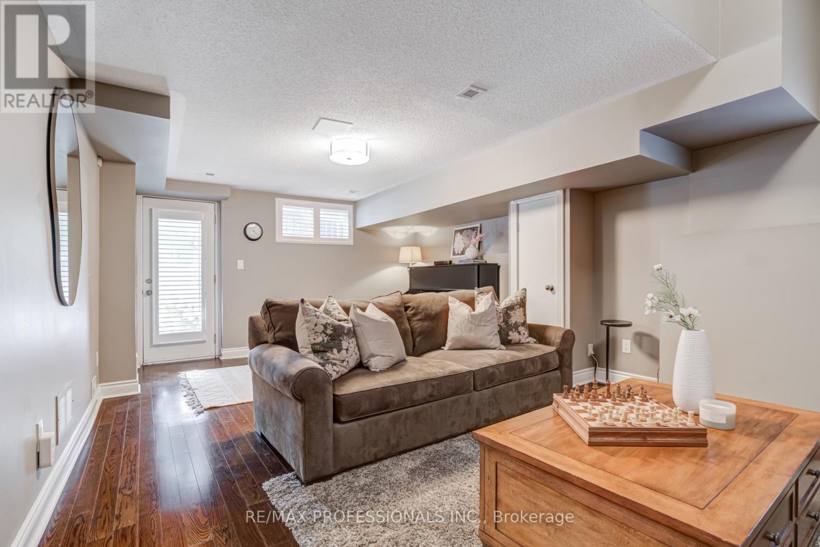 2264 Lake Shore Boulevard W, Toronto, Ontario  M8V 1A9 - Photo 28 - W12441405