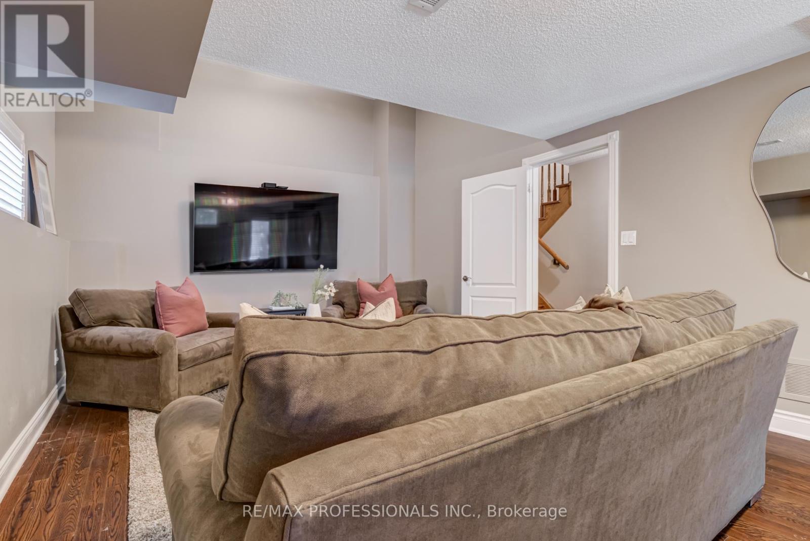 2264 Lake Shore Boulevard W, Toronto, Ontario  M8V 1A9 - Photo 29 - W12441405
