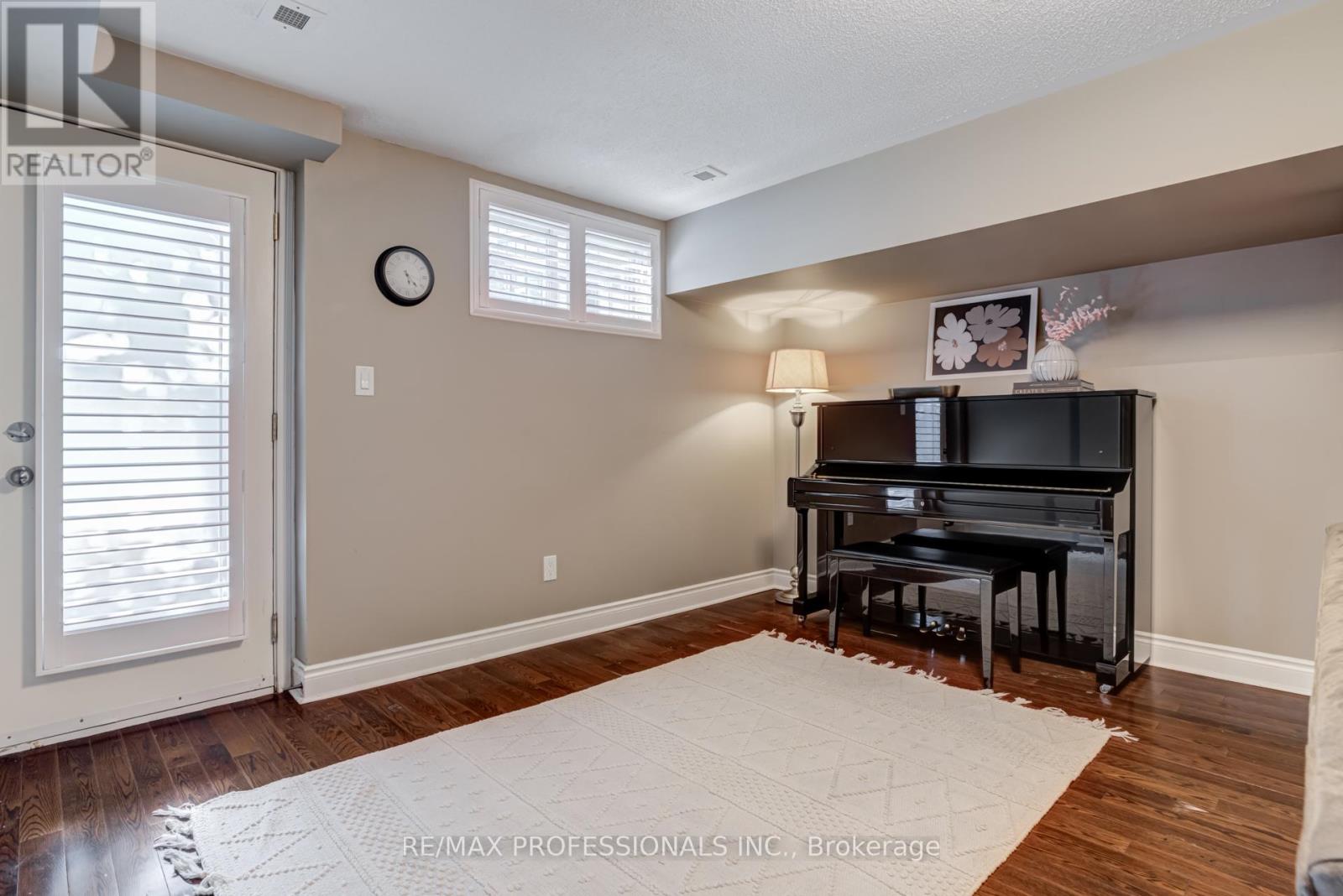 2264 Lake Shore Boulevard W, Toronto, Ontario  M8V 1A9 - Photo 30 - W12441405