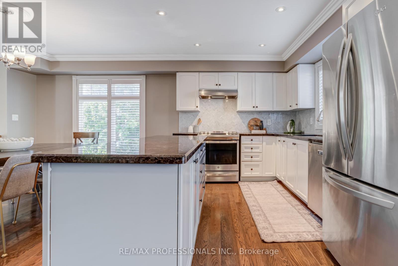 2264 Lake Shore Boulevard W, Toronto, Ontario  M8V 1A9 - Photo 8 - W12441405