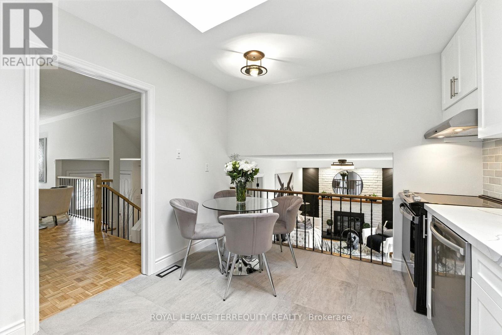 3327 Kings Masting Crescent, Mississauga, Ontario  L5L 1G5 - Photo 15 - W12441439