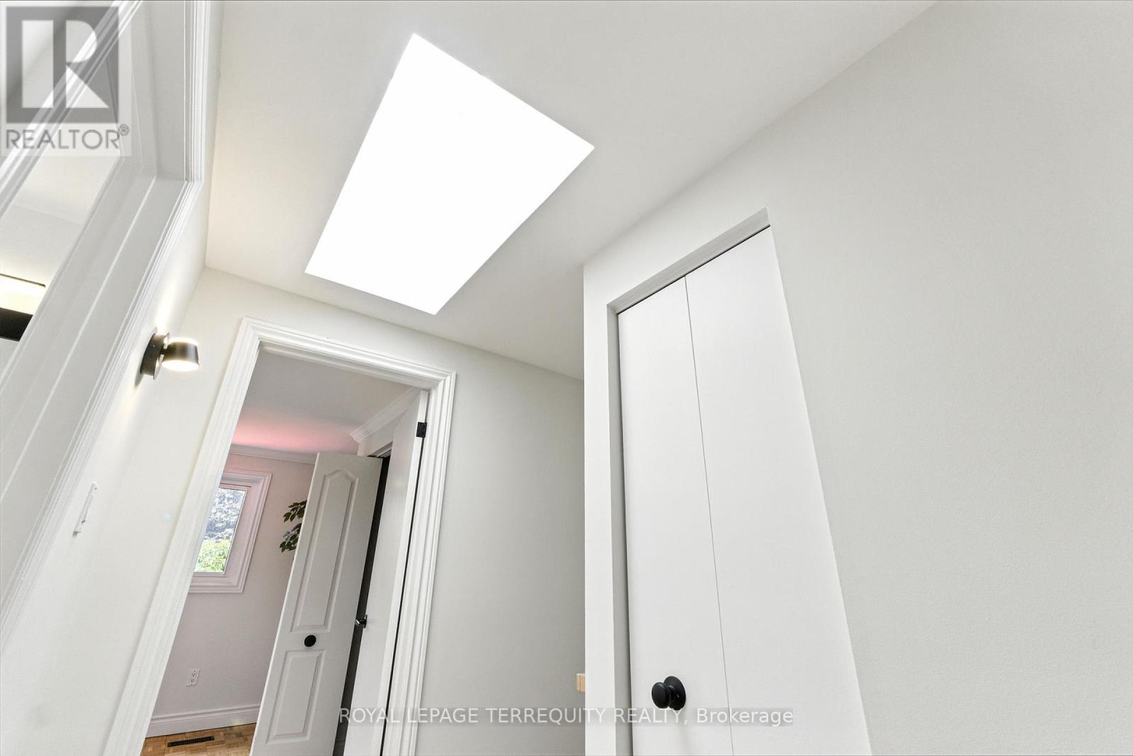 3327 Kings Masting Crescent, Mississauga, Ontario  L5L 1G5 - Photo 18 - W12441439