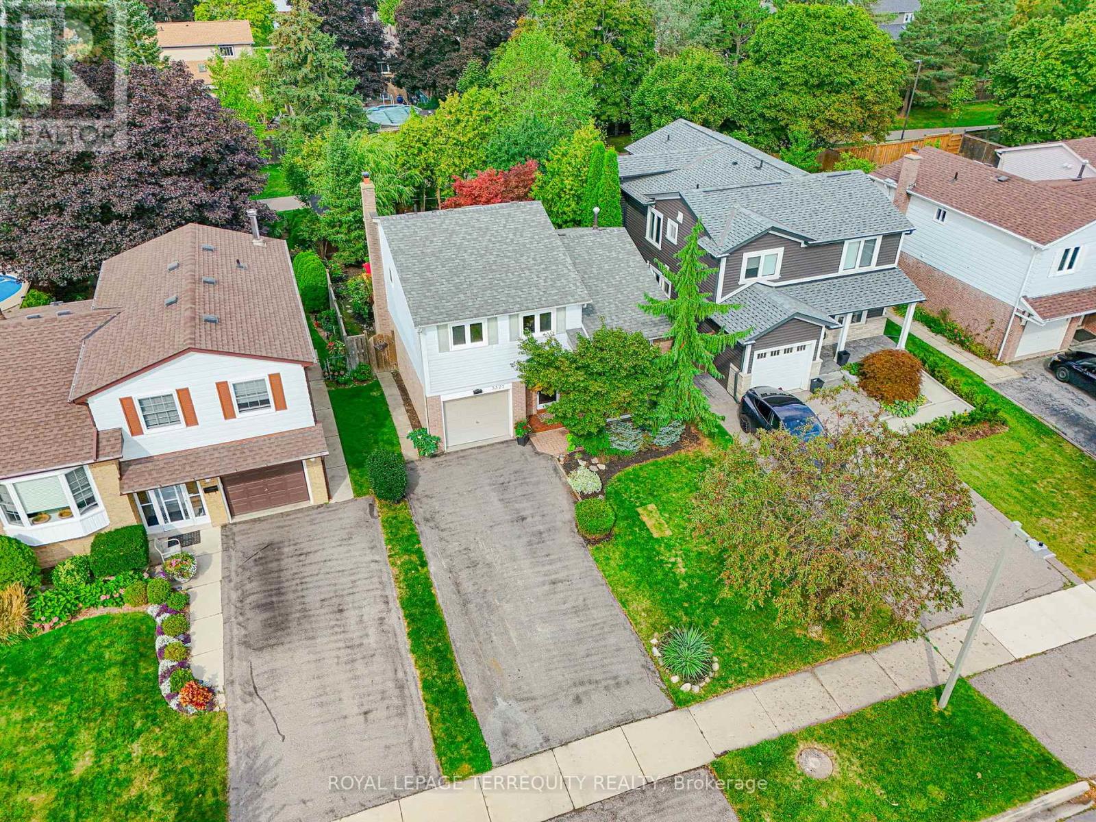 3327 Kings Masting Crescent, Mississauga, Ontario  L5L 1G5 - Photo 2 - W12441439