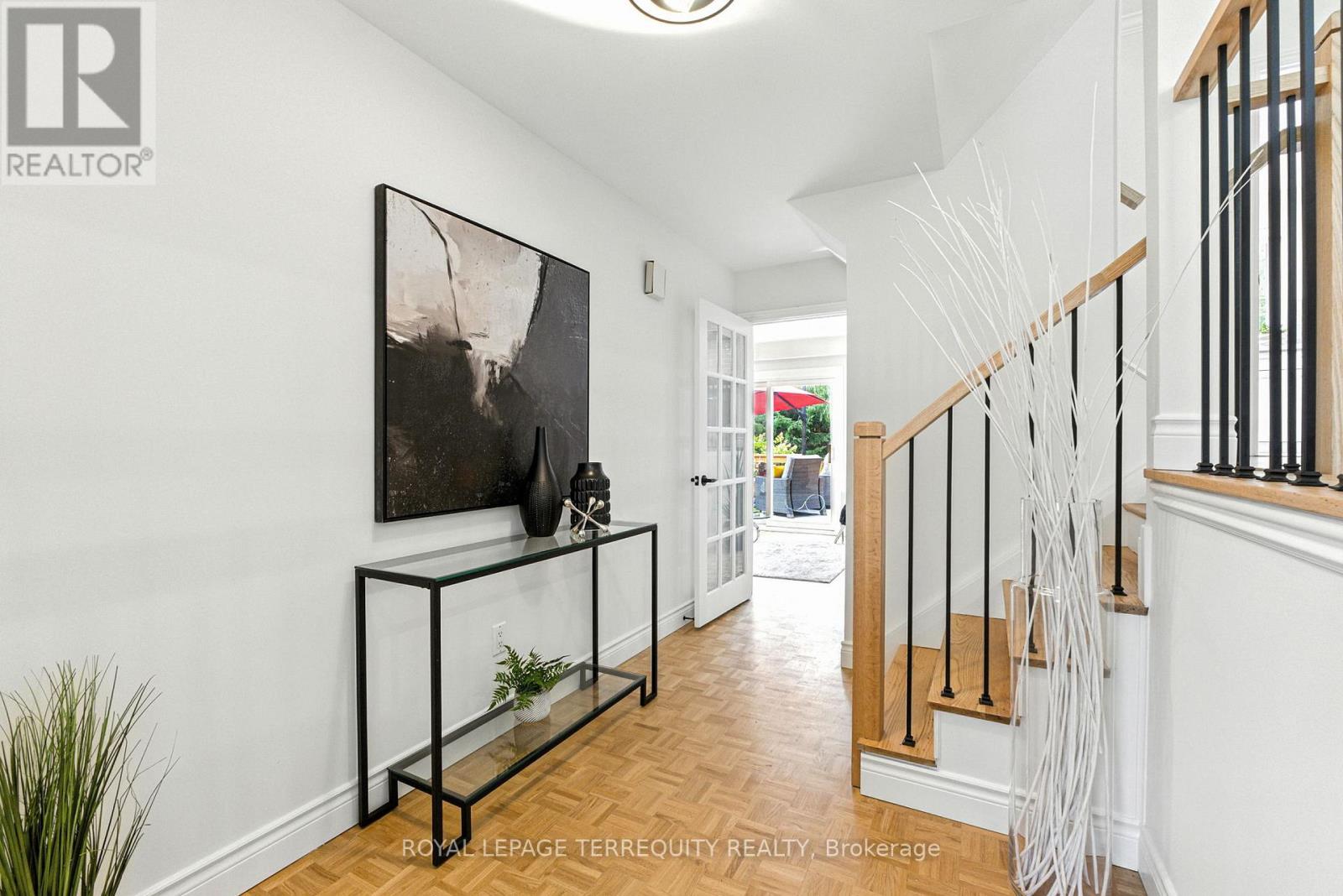 3327 Kings Masting Crescent, Mississauga, Ontario  L5L 1G5 - Photo 4 - W12441439