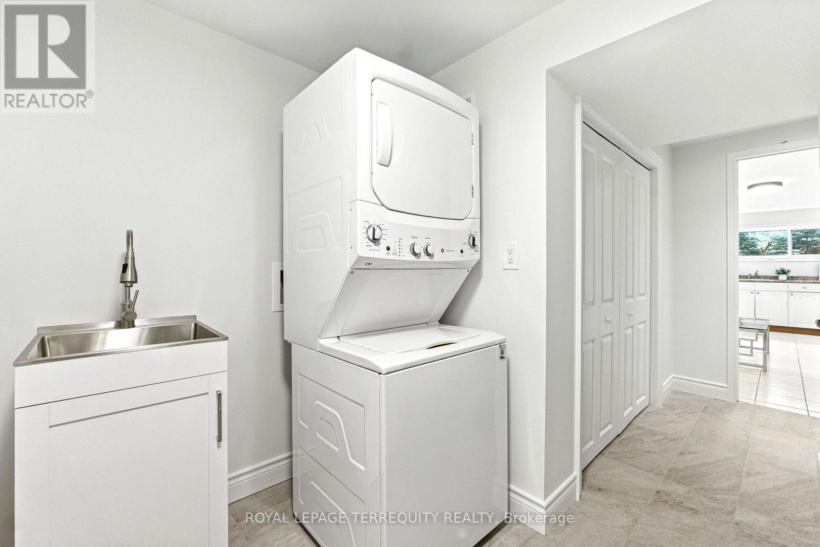 3327 Kings Masting Crescent, Mississauga, Ontario  L5L 1G5 - Photo 41 - W12441439