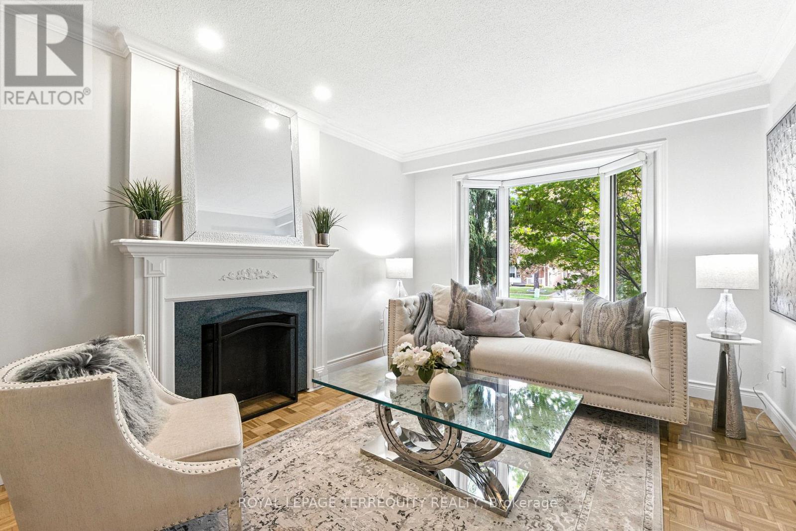3327 Kings Masting Crescent, Mississauga, Ontario  L5L 1G5 - Photo 7 - W12441439