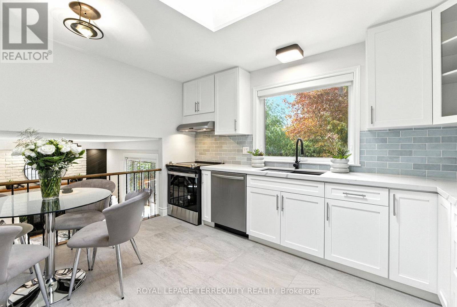 3327 Kings Masting Crescent, Mississauga, Ontario  L5L 1G5 - Photo 9 - W12441439