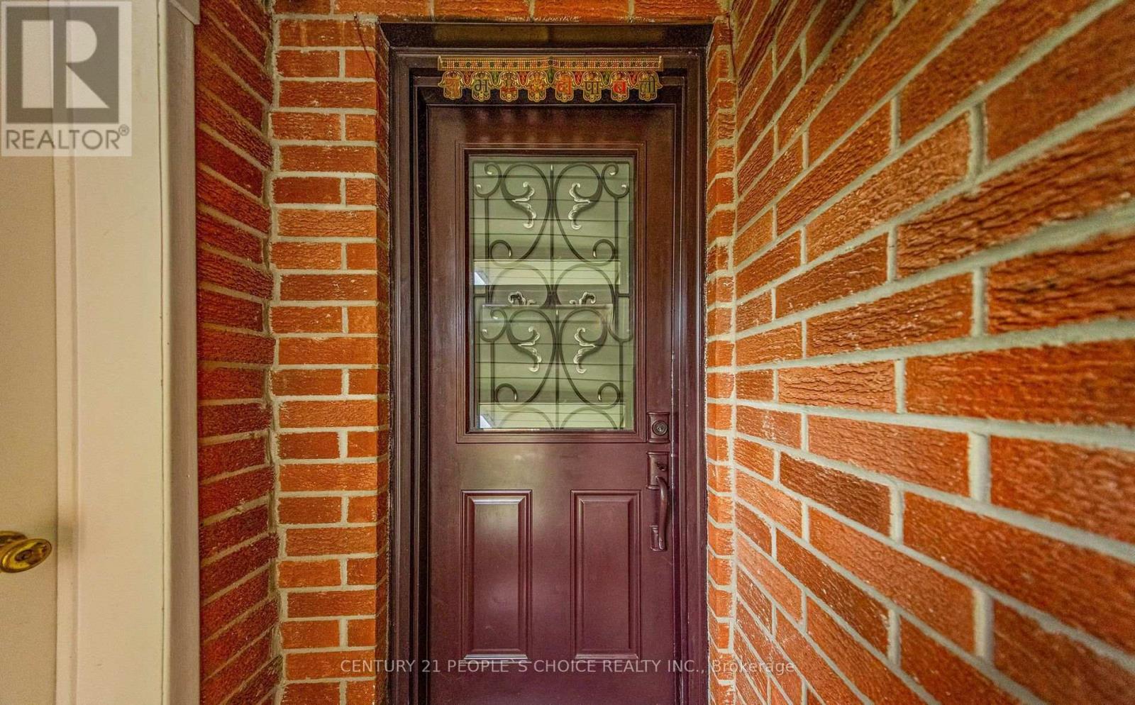 31 Dorking Drive, Brampton (Heart Lake West), Ontario  L6Z 3T9 - Photo 4 - W12441440