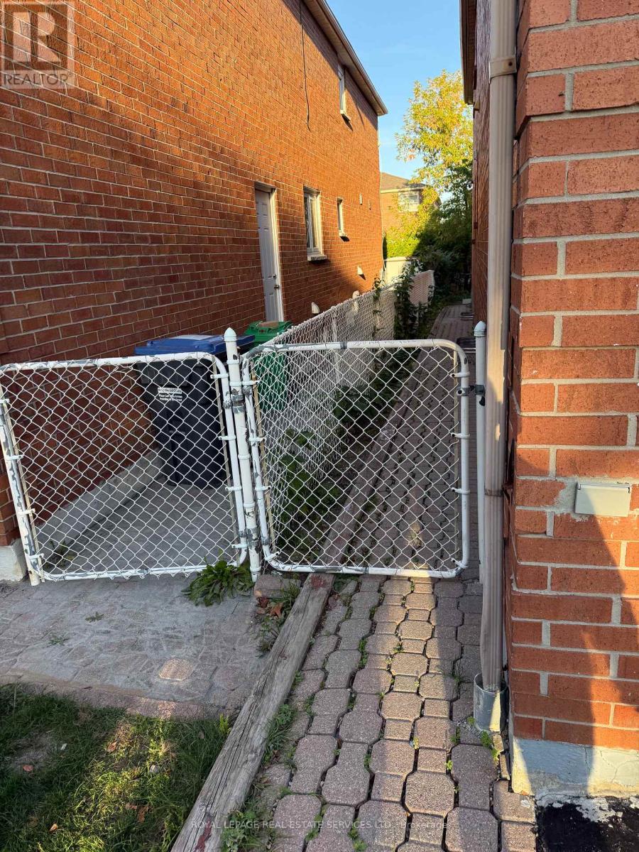 Bsmt - 3603 Copernicus Drive, Mississauga, Ontario  L5B 3L3 - Photo 2 - W12441453