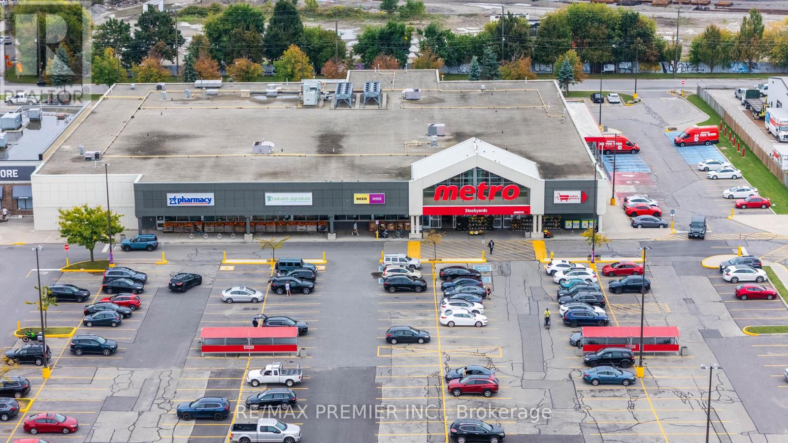 104 - 2151 St. Clair Avenue W, Toronto, Ontario  M6N 1K5 - Photo 2 - W12441454