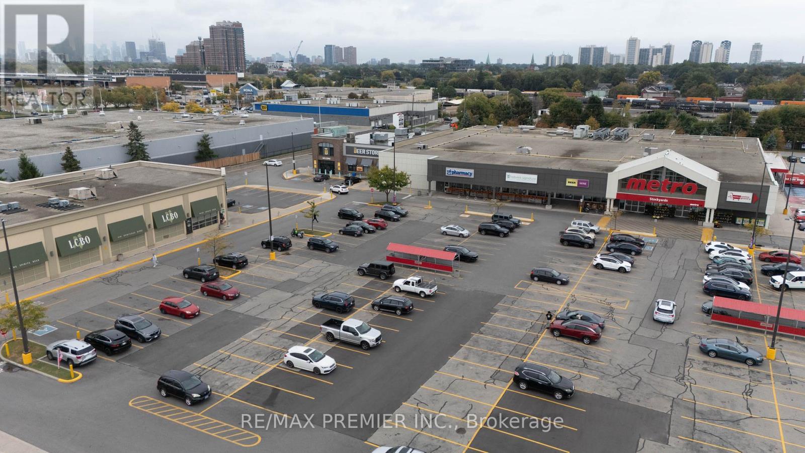 104 - 2151 St. Clair Avenue W, Toronto, Ontario  M6N 1K5 - Photo 5 - W12441454