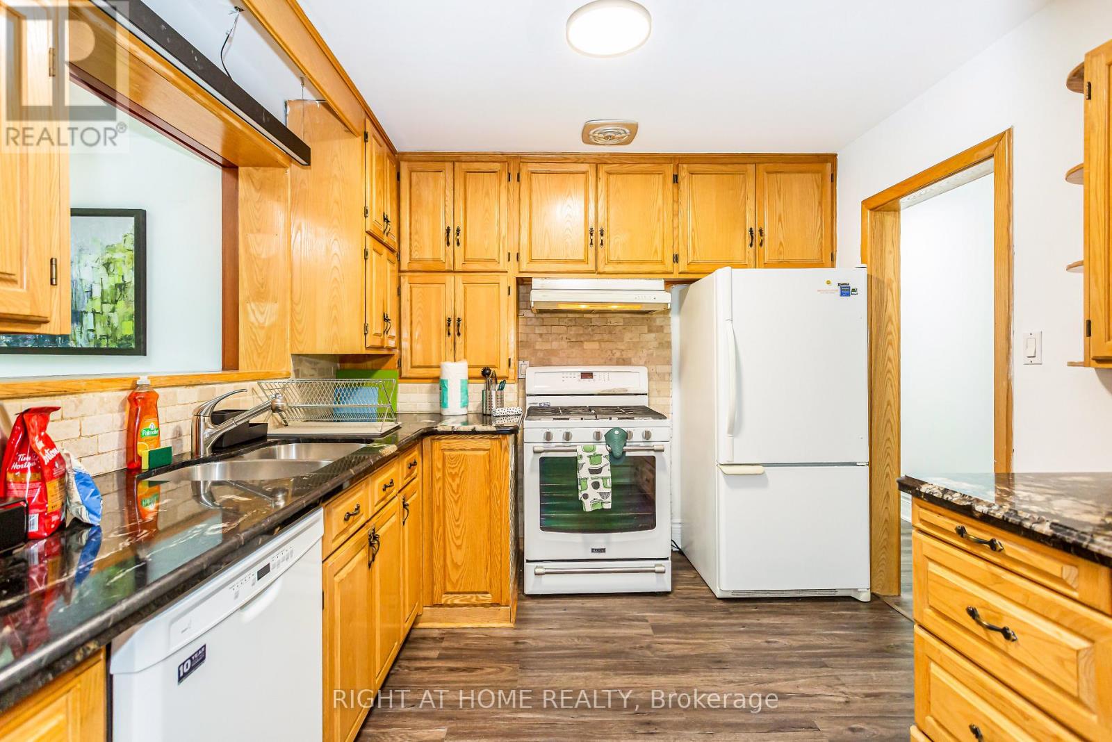 411 Maplehurst Avenue, Oakville, Ontario  L6L 4Y3 - Photo 11 - W12441458