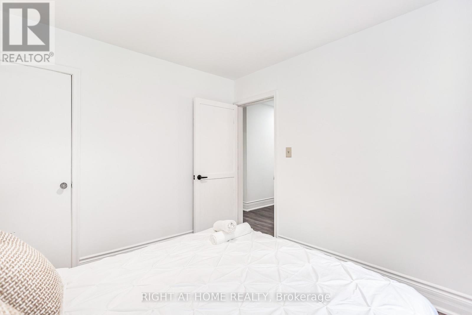 411 Maplehurst Avenue, Oakville, Ontario  L6L 4Y3 - Photo 21 - W12441458