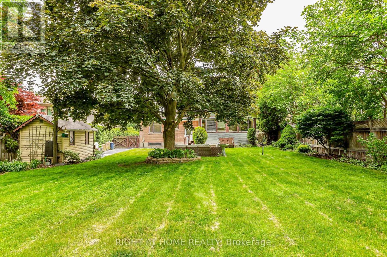 411 Maplehurst Avenue, Oakville, Ontario  L6L 4Y3 - Photo 3 - W12441458