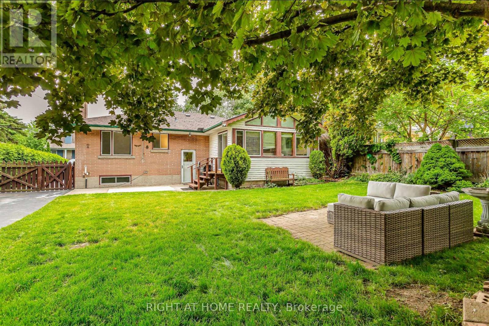 411 Maplehurst Avenue, Oakville, Ontario  L6L 4Y3 - Photo 36 - W12441458