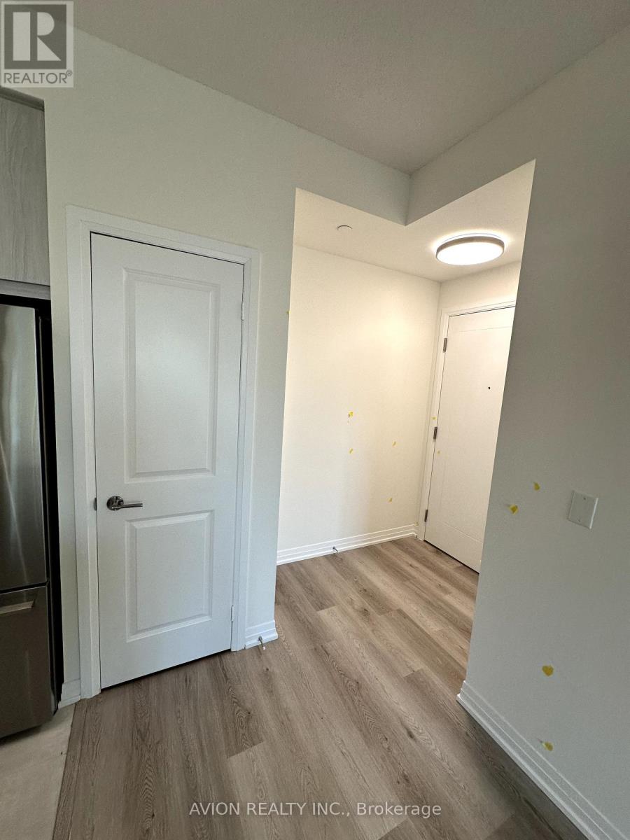 1110 - 15 Watergarden Drive, Mississauga, Ontario  L5R 0H4 - Photo 6 - W12441466
