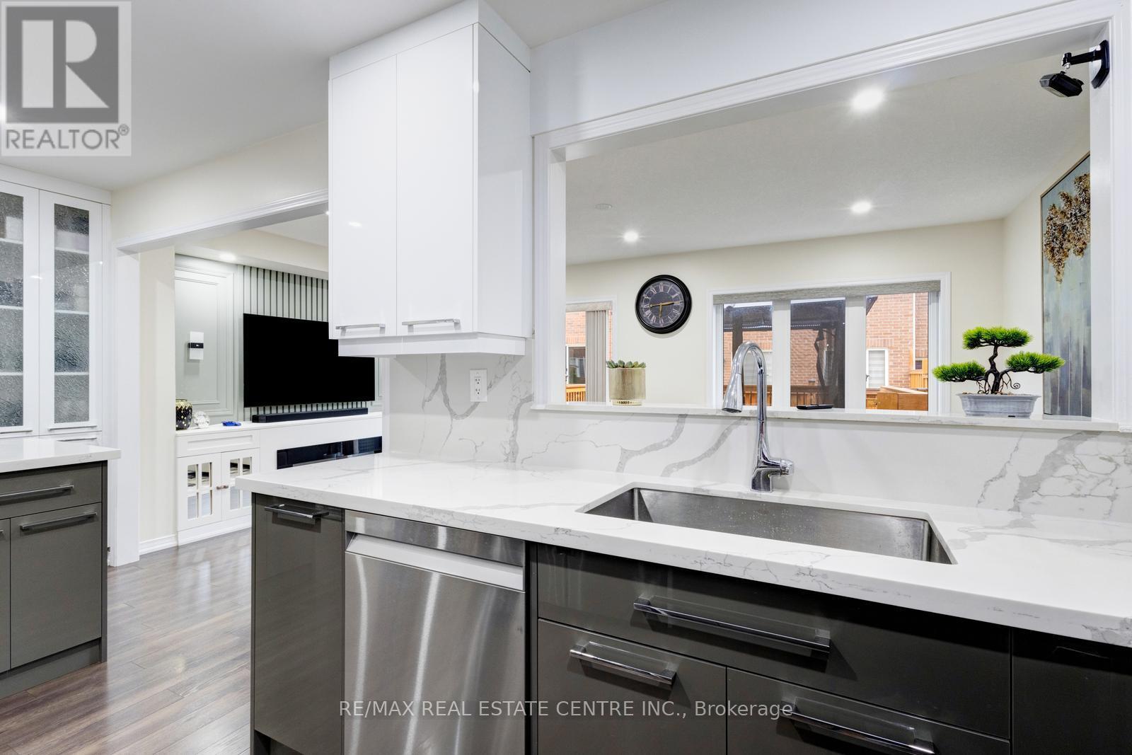11 Hoover Road, Brampton, Ontario  L7A 4L2 - Photo 10 - W12441472