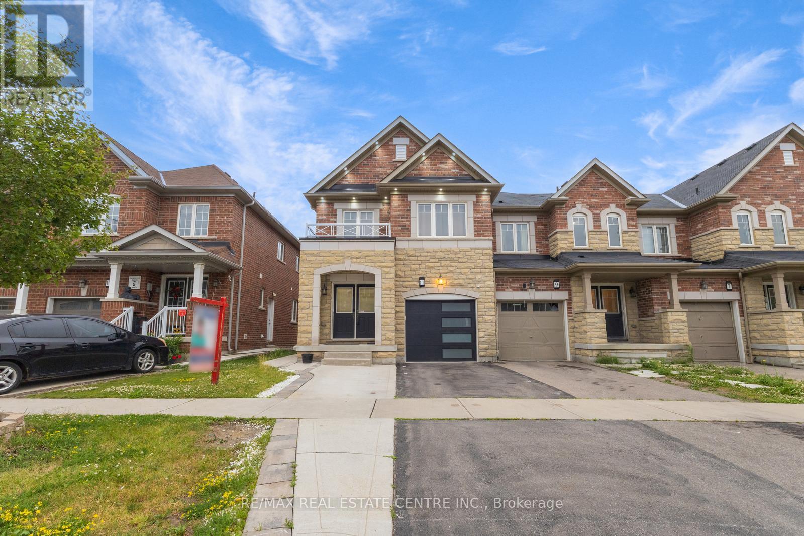 11 Hoover Road, Brampton, Ontario  L7A 4L2 - Photo 2 - W12441472