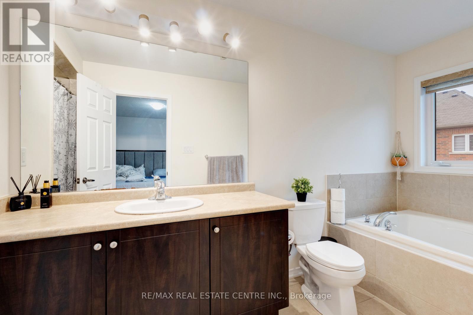 11 Hoover Road, Brampton, Ontario  L7A 4L2 - Photo 31 - W12441472