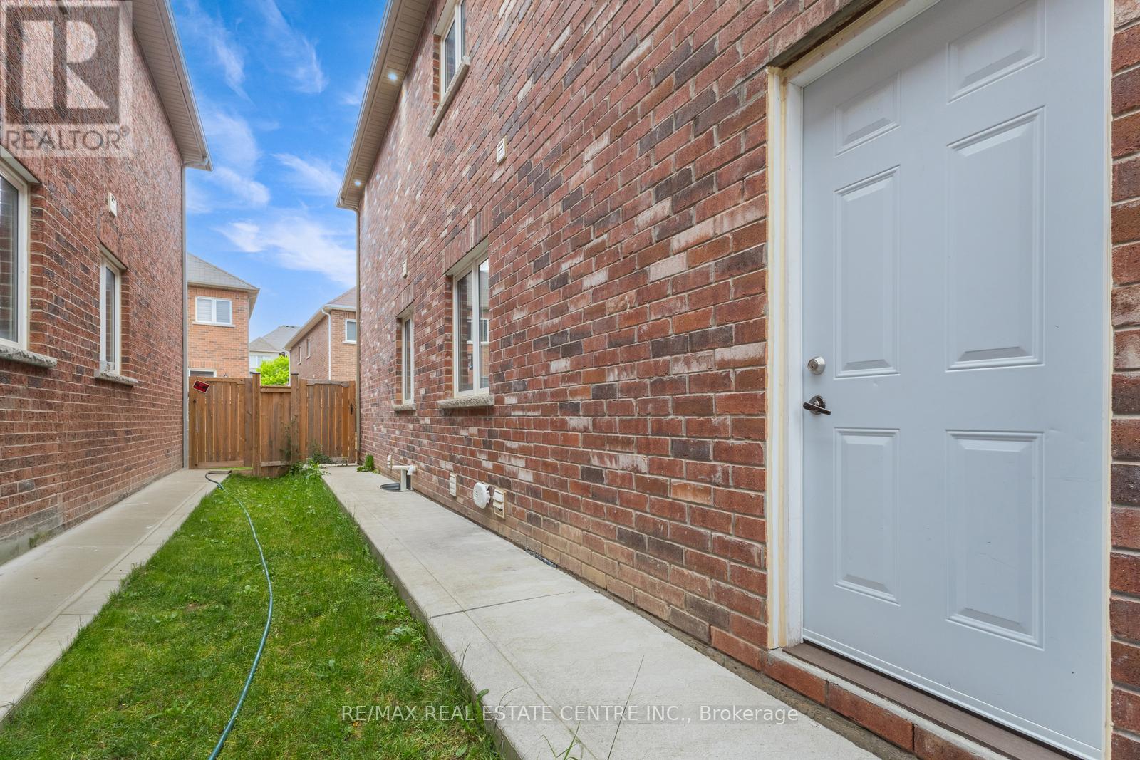 11 Hoover Road, Brampton, Ontario  L7A 4L2 - Photo 47 - W12441472