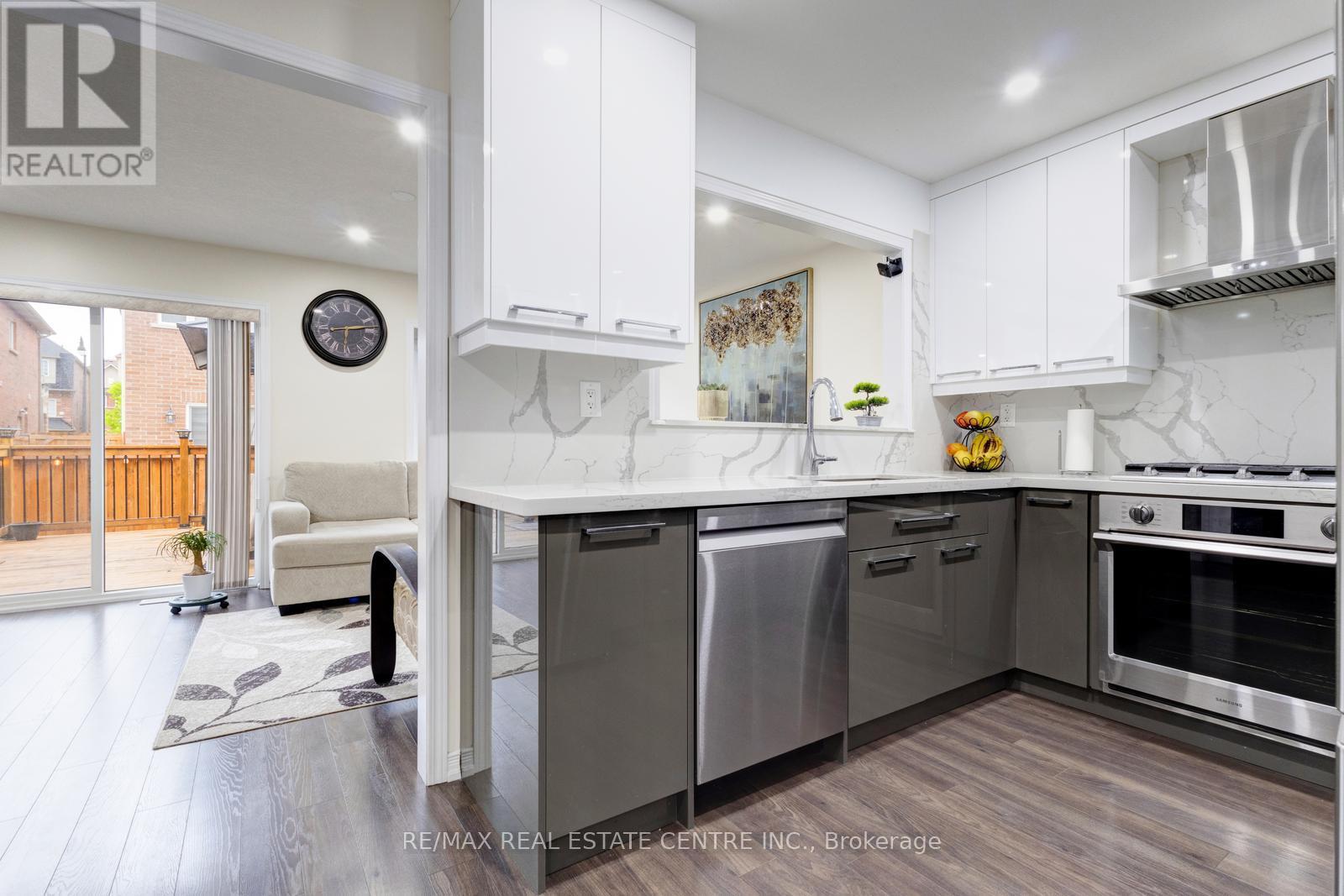 11 Hoover Road, Brampton, Ontario  L7A 4L2 - Photo 6 - W12441472