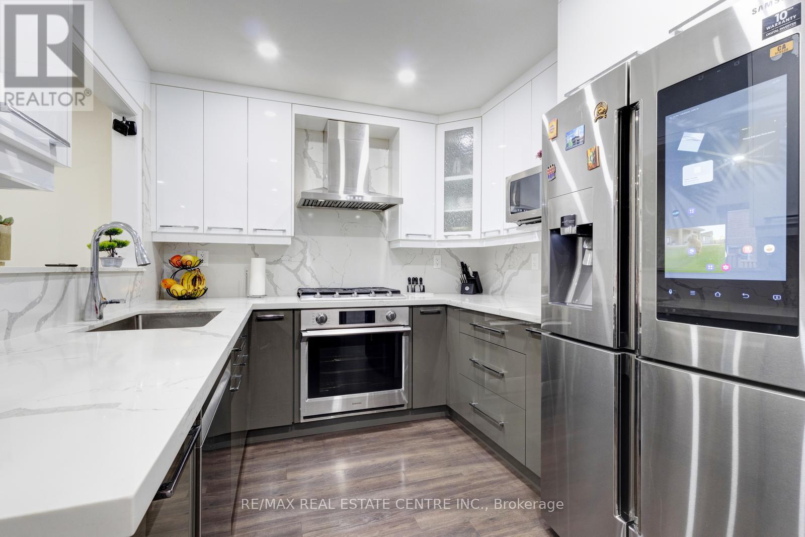 11 Hoover Road, Brampton, Ontario  L7A 4L2 - Photo 8 - W12441472