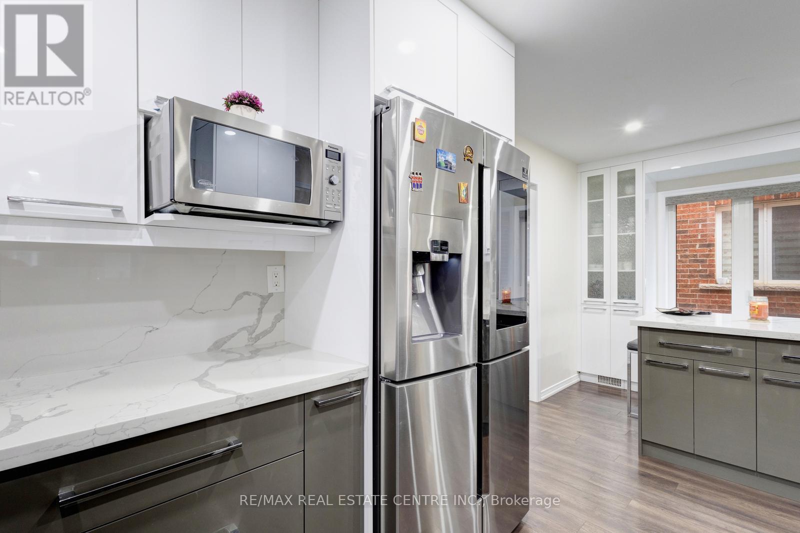11 Hoover Road, Brampton, Ontario  L7A 4L2 - Photo 9 - W12441472