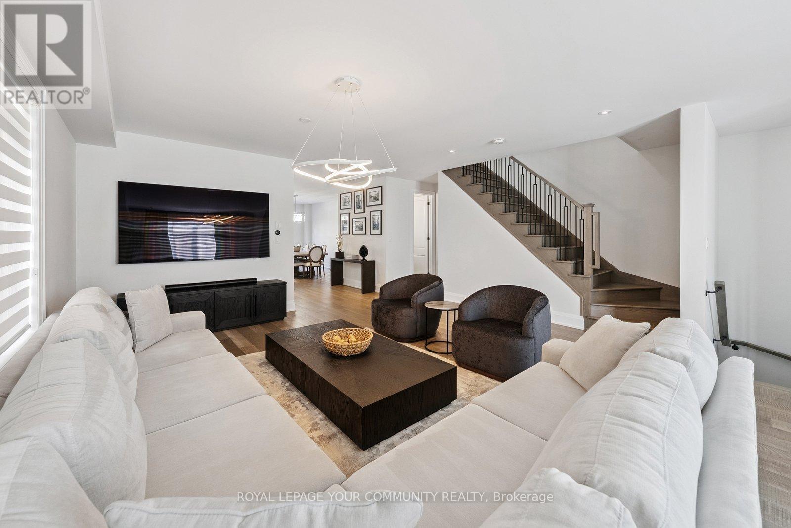 143 Vellore Park Avenue, Vaughan (Vellore Village), Ontario  L4H 4S5 - Photo 4 - N12441424