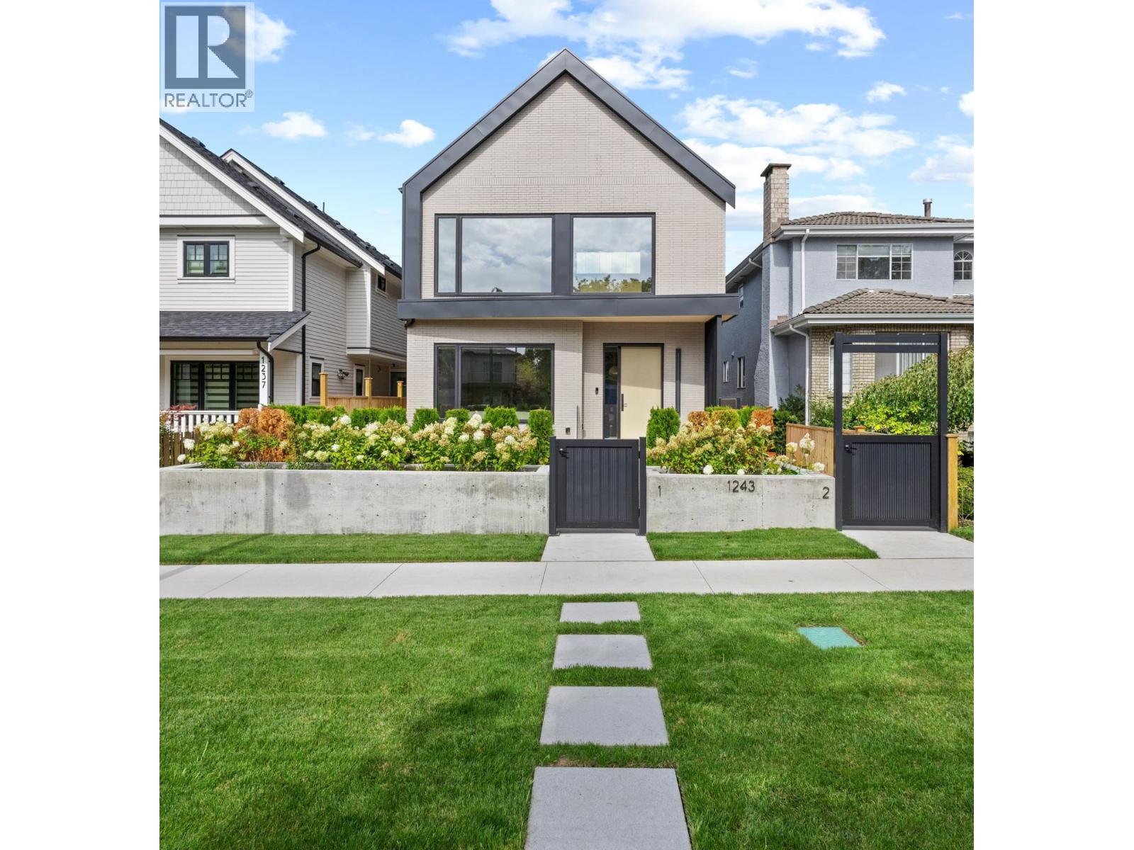 1 1243 E 27TH AVENUE, Vancouver, British Columbia