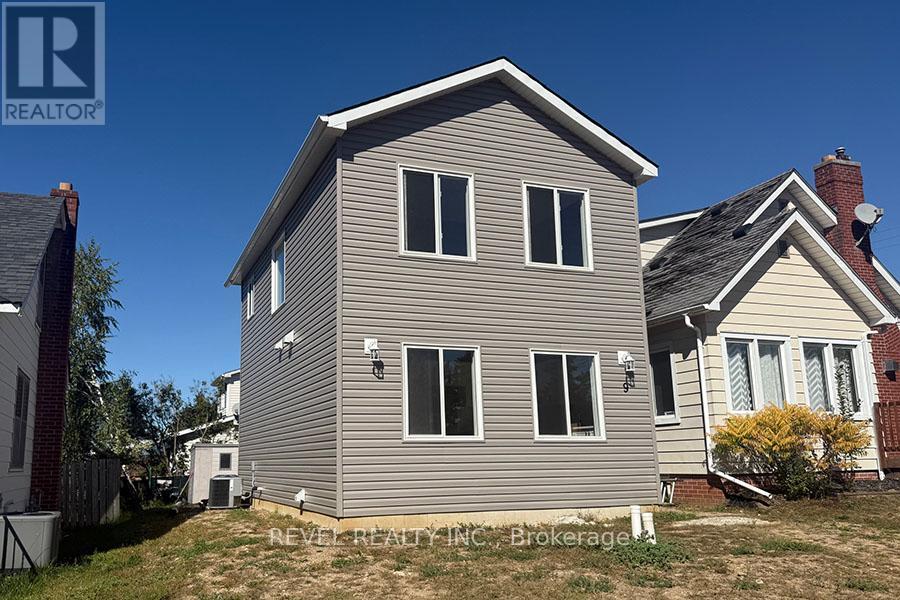 9 CROSIER STREET, Norfolk, Ontario