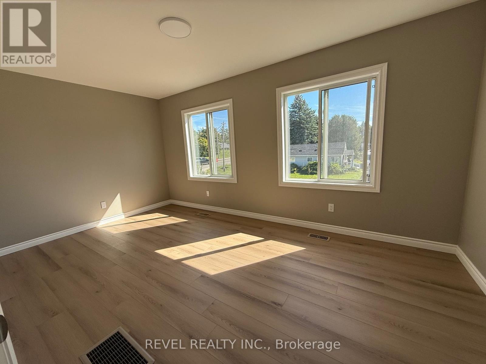 9 Crosier Street, Norfolk, Ontario  N4B 1C6 - Photo 8 - X12441443