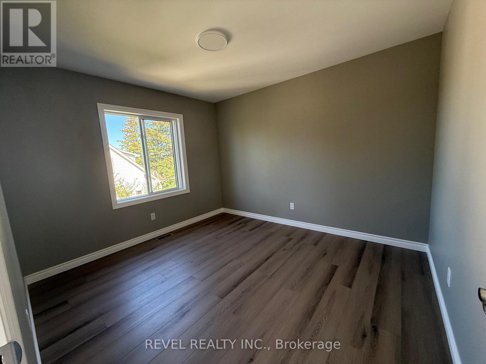 9 Crosier Street, Norfolk, Ontario  N4B 1C6 - Photo 9 - X12441443
