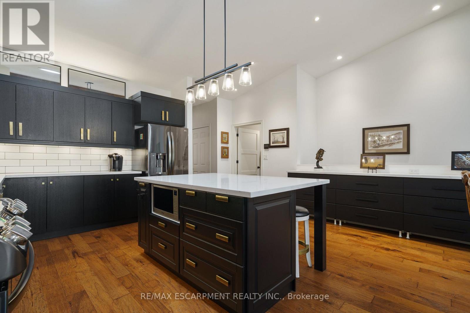 353 Park Street W, Hamilton, Ontario  L9H 1Z6 - Photo 14 - X12441455