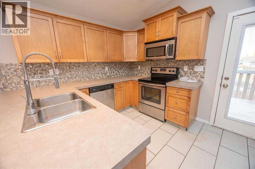 60 Long Close, Red Deer, Alberta  T4R 3N8 - Photo 3 - A2242073