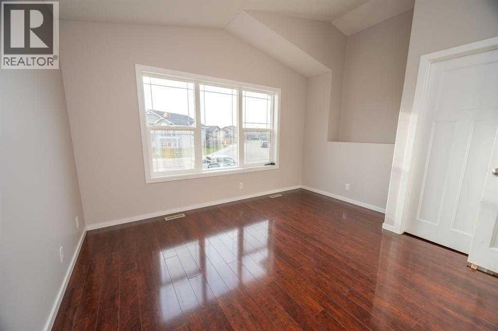 60 Long Close, Red Deer, Alberta  T4R 3N8 - Photo 5 - A2242073
