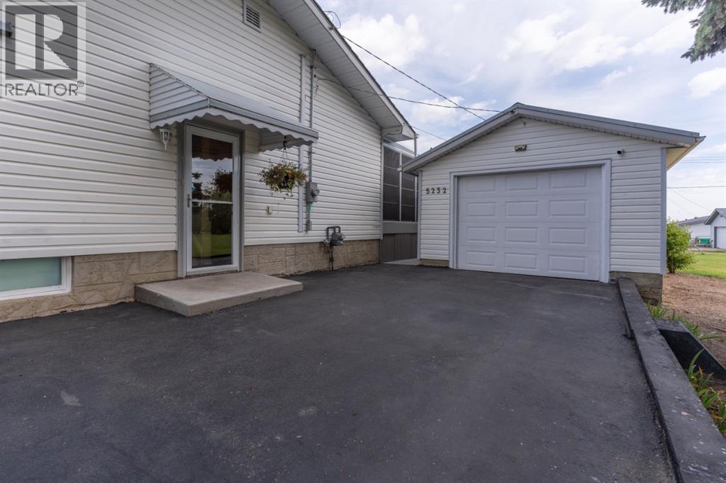 5232 50 Avenue, Holden, Alberta  T0B 2C0 - Photo 2 - A2258897